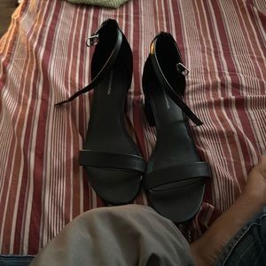 I am selling Amazon ESSENTIALS hills for women size 10 1/2 black for prom